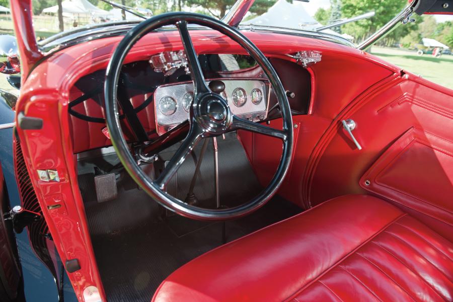 Интерьер Auburn 8-98 Boattail Speedster 1931 года  (фото 34 из 37)